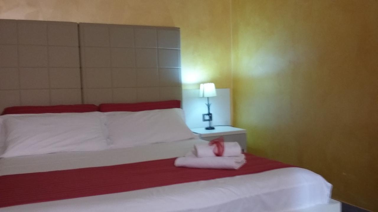 B&B Fiumicino Airport Resort ภายนอก รูปภาพ