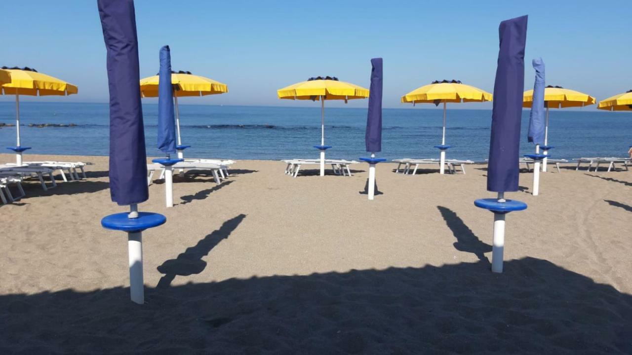 B&B Fiumicino Airport Resort ภายนอก รูปภาพ