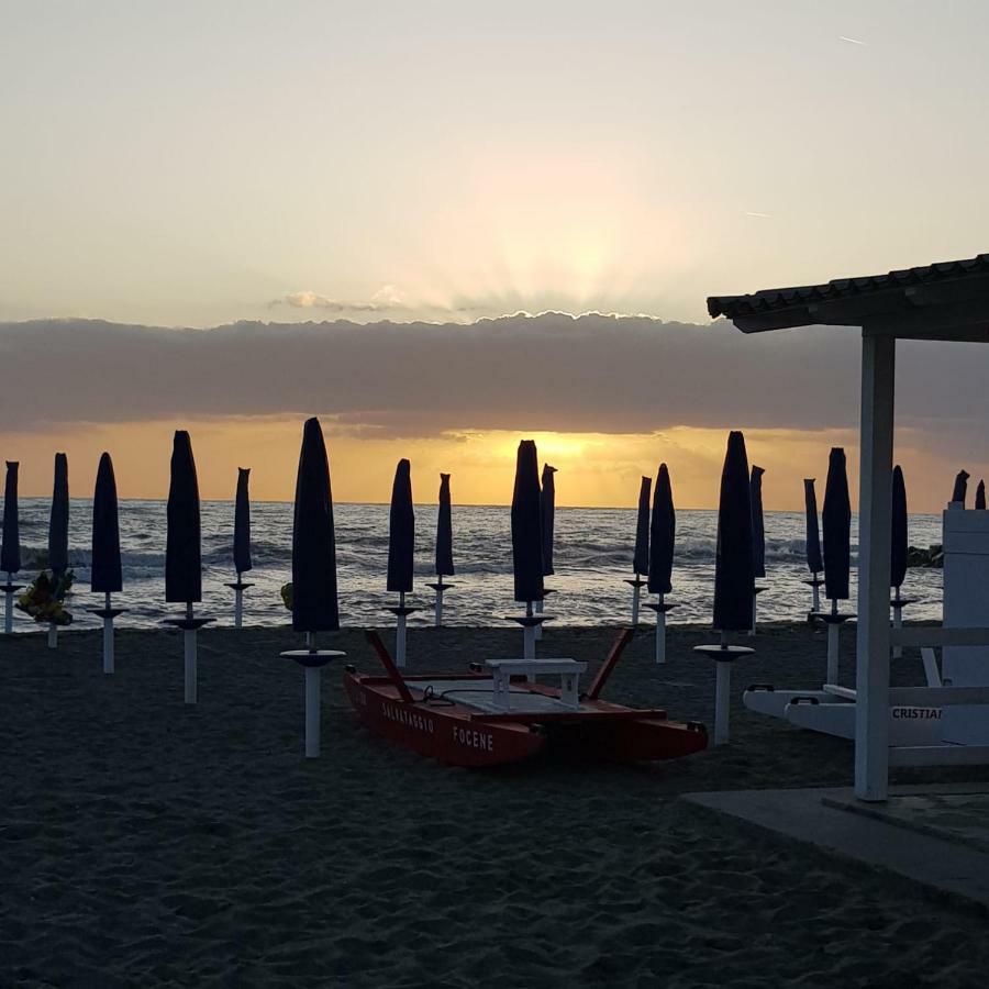 B&B Fiumicino Airport Resort ภายนอก รูปภาพ